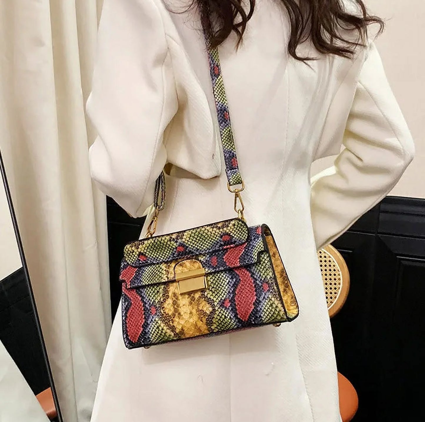 - Women’S Leather Snakeskin Printed Purse Small Square Handbags for Ladies Shoulder Messenger Bags Clutch Purse Evening Bags Designer Handbags